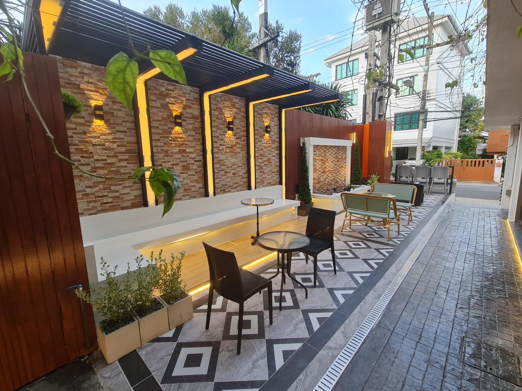 9 สวีท ลักชัวรี บูทิก โฮเต็ล Hotel เชียงใหม่ ภายนอก รูปภาพ